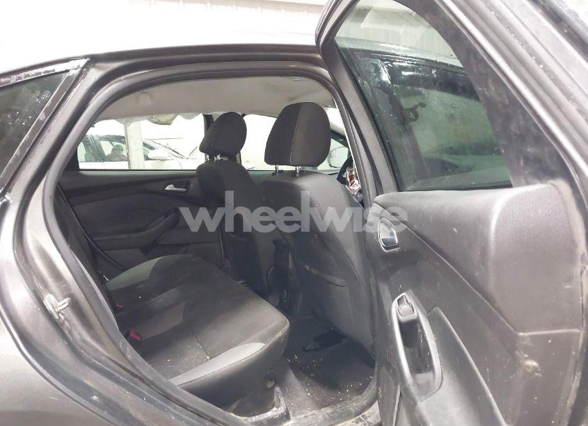 Photo 8 of 2014 Ford Focus SE (VIN 1FADP3F27EL443331)