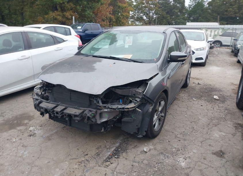 Photo 2 of 2014 Ford Focus SE (VIN 1FADP3F27EL447296)