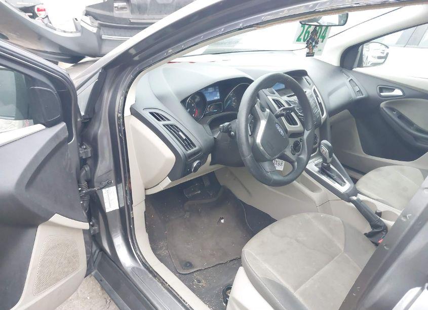 Photo 5 of 2014 Ford Focus SE (VIN 1FADP3F27EL447296)