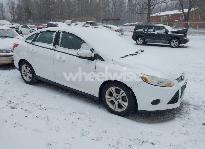 2014 Ford Focus SE (VIN 1FADP3F27EL447427) main photo