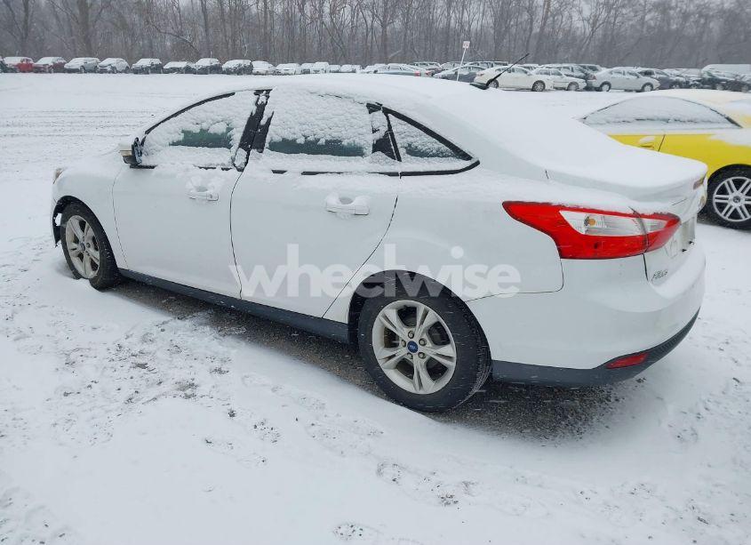 Photo 3 of 2014 Ford Focus SE (VIN 1FADP3F27EL447427)