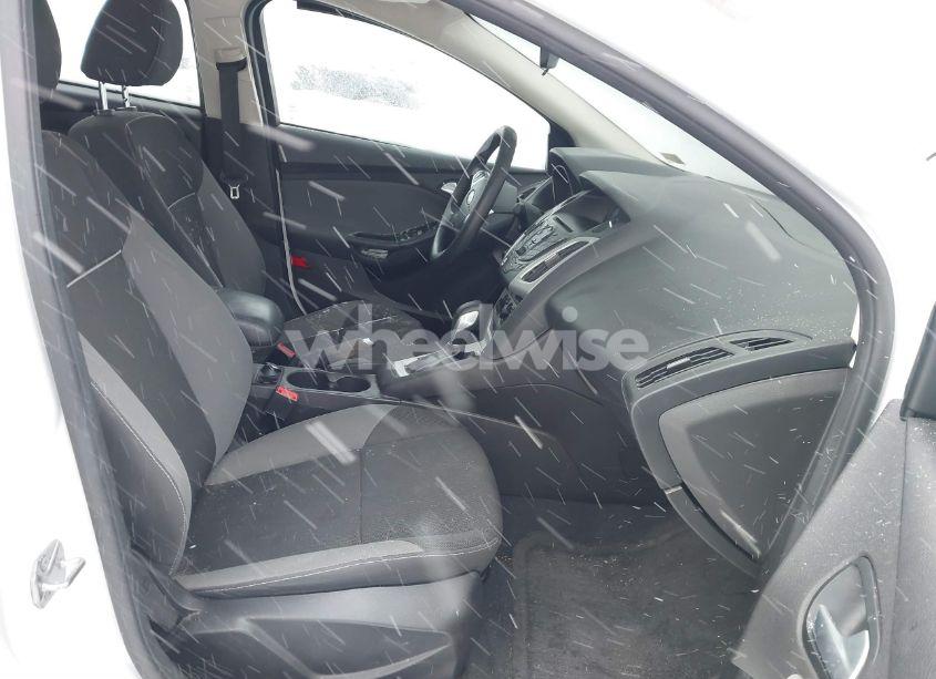 Photo 5 of 2014 Ford Focus SE (VIN 1FADP3F27EL447427)