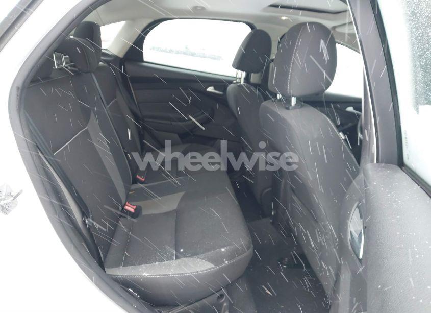 Photo 8 of 2014 Ford Focus SE (VIN 1FADP3F27EL447427)