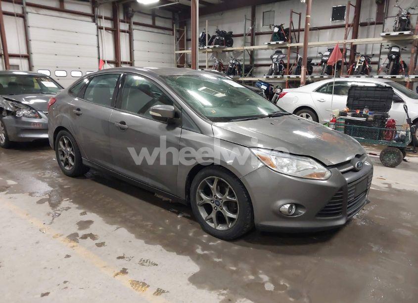 2014 Ford Focus SE (VIN 1FADP3F27EL450568) main photo