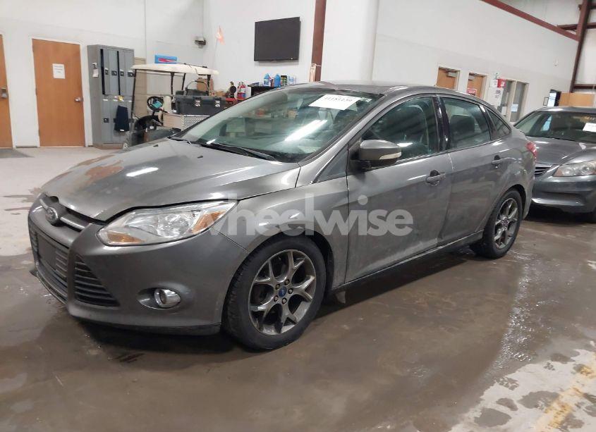 Photo 2 of 2014 Ford Focus SE (VIN 1FADP3F27EL450568)