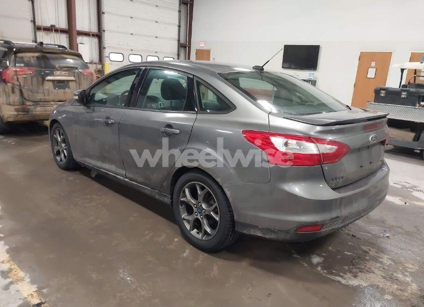 Photo 3 of 2014 Ford Focus SE (VIN 1FADP3F27EL450568)