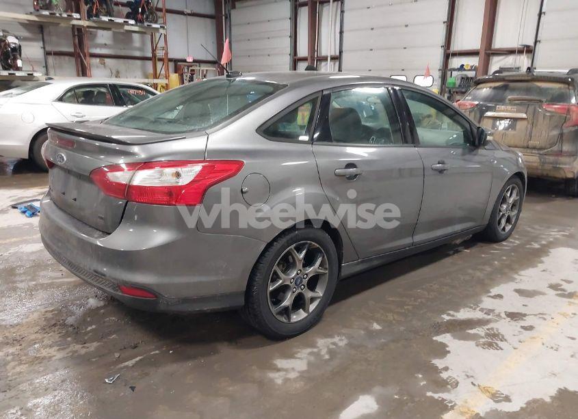 Photo 4 of 2014 Ford Focus SE (VIN 1FADP3F27EL450568)
