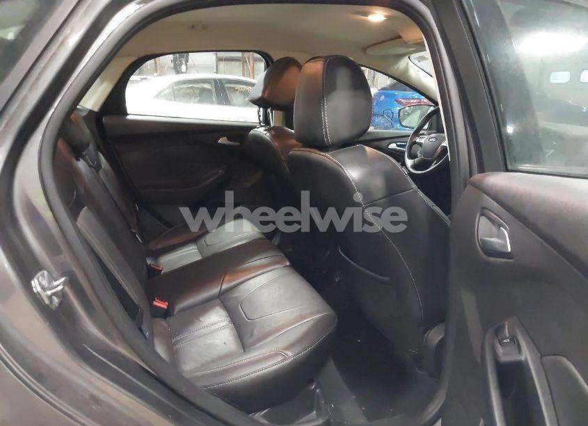 Photo 8 of 2014 Ford Focus SE (VIN 1FADP3F27EL450568)