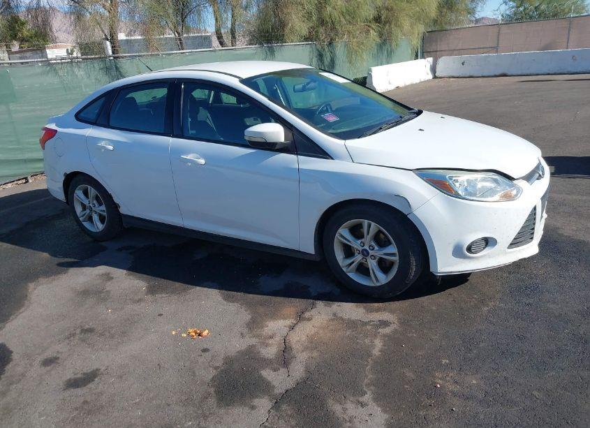 2014 Ford Focus SE (VIN 1FADP3F27EL453065) main photo