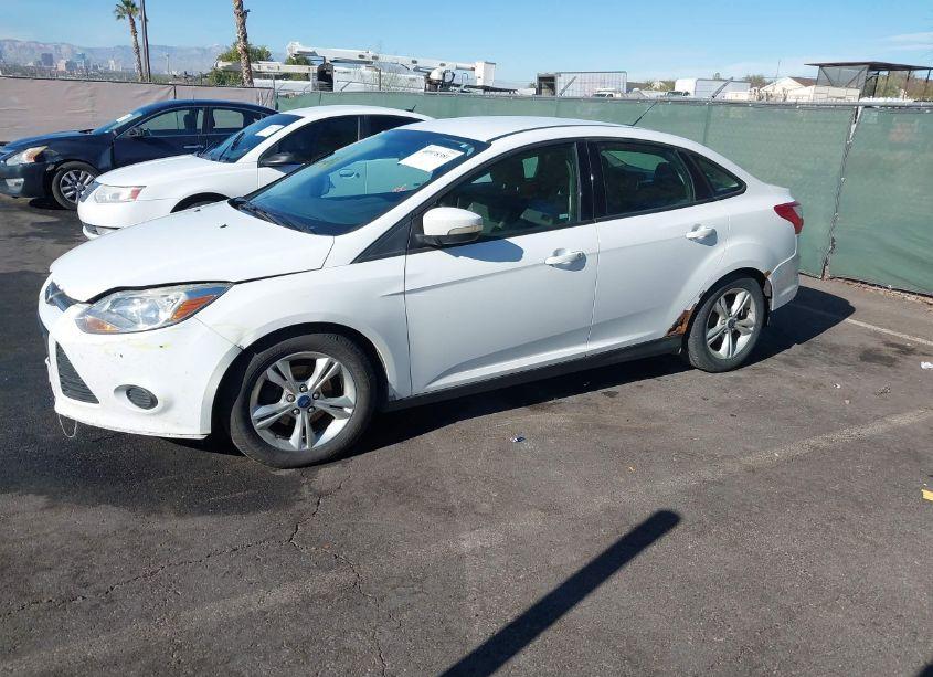 Photo 2 of 2014 Ford Focus SE (VIN 1FADP3F27EL453065)