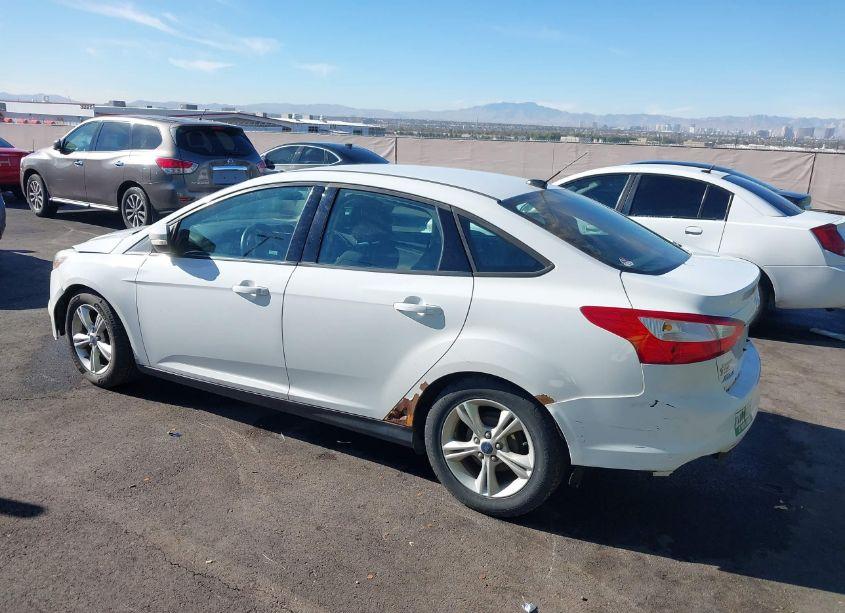 Photo 3 of 2014 Ford Focus SE (VIN 1FADP3F27EL453065)