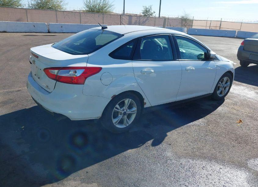 Photo 4 of 2014 Ford Focus SE (VIN 1FADP3F27EL453065)