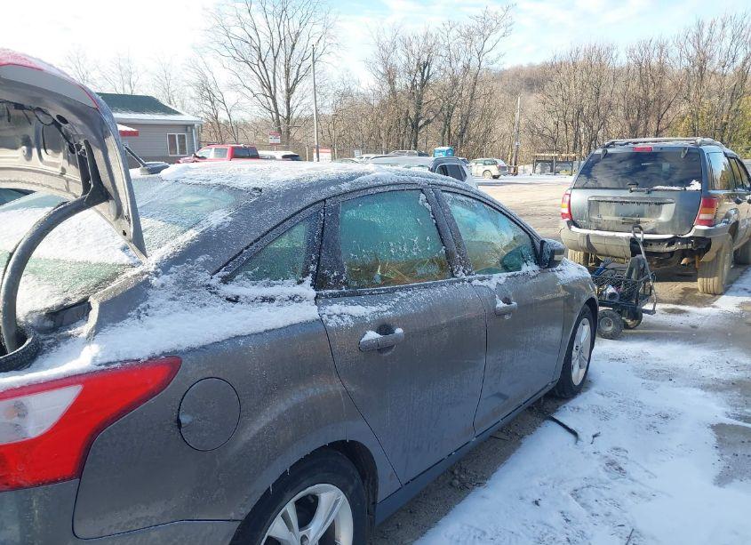 Photo 12 of 2014 Ford Focus SE (VIN 1FADP3F27EL459240)