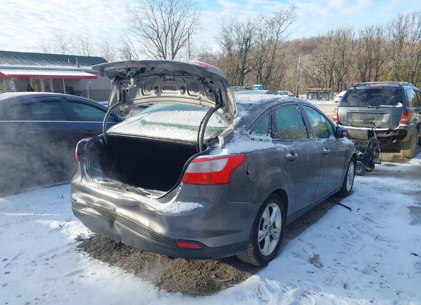 Photo 13 of 2014 Ford Focus SE (VIN 1FADP3F27EL459240)