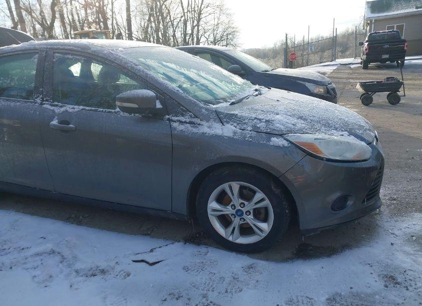 Photo 14 of 2014 Ford Focus SE (VIN 1FADP3F27EL459240)