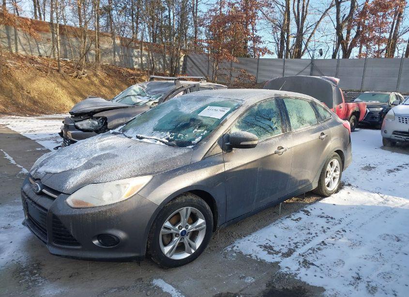 Photo 2 of 2014 Ford Focus SE (VIN 1FADP3F27EL459240)