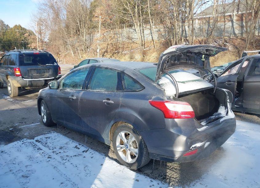 Photo 3 of 2014 Ford Focus SE (VIN 1FADP3F27EL459240)