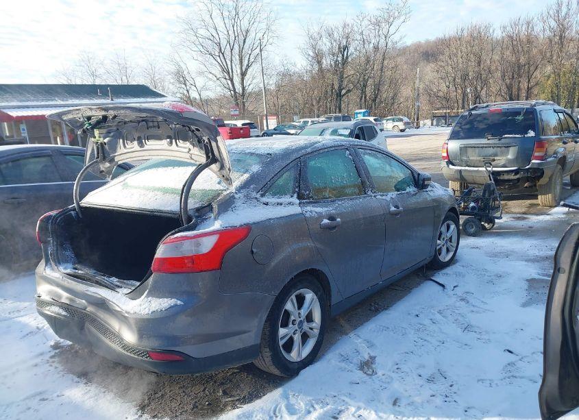 Photo 4 of 2014 Ford Focus SE (VIN 1FADP3F27EL459240)