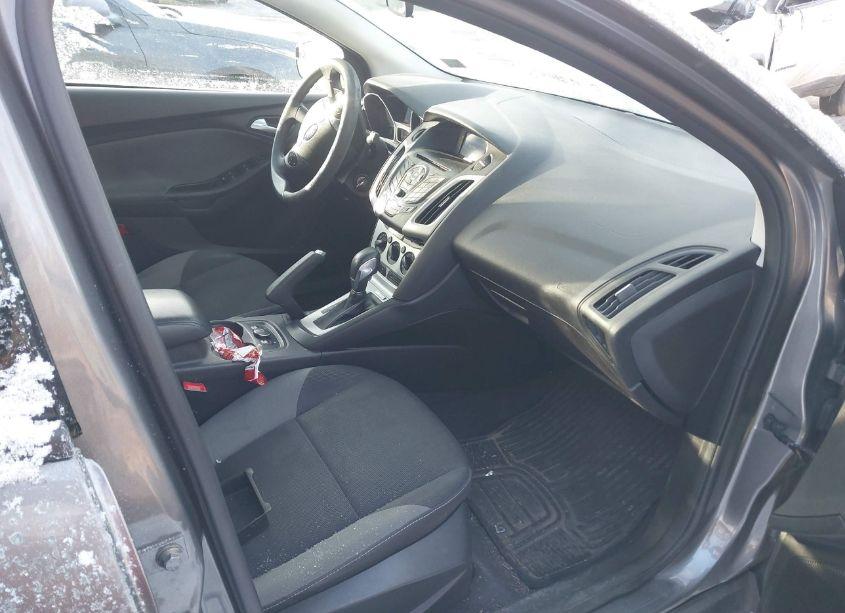 Photo 5 of 2014 Ford Focus SE (VIN 1FADP3F27EL459240)