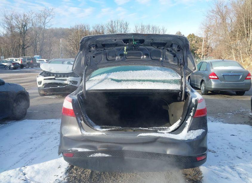 Photo 6 of 2014 Ford Focus SE (VIN 1FADP3F27EL459240)