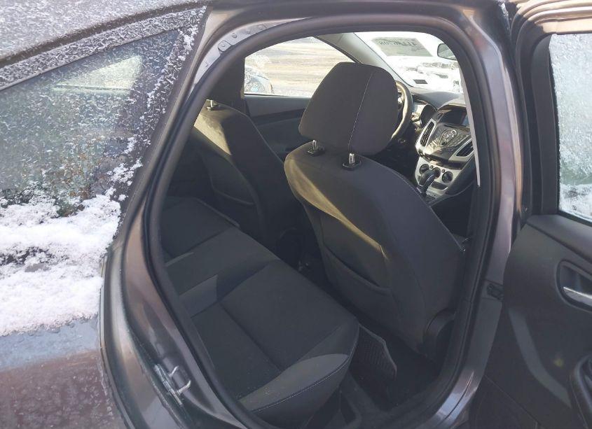 Photo 8 of 2014 Ford Focus SE (VIN 1FADP3F27EL459240)