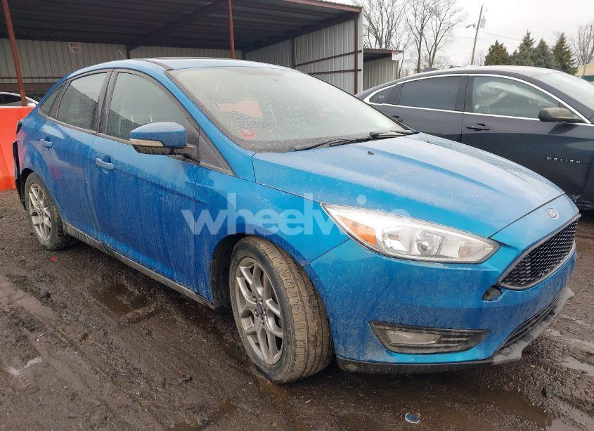 2015 Ford Focus SE (VIN 1FADP3F27FL200927) main photo