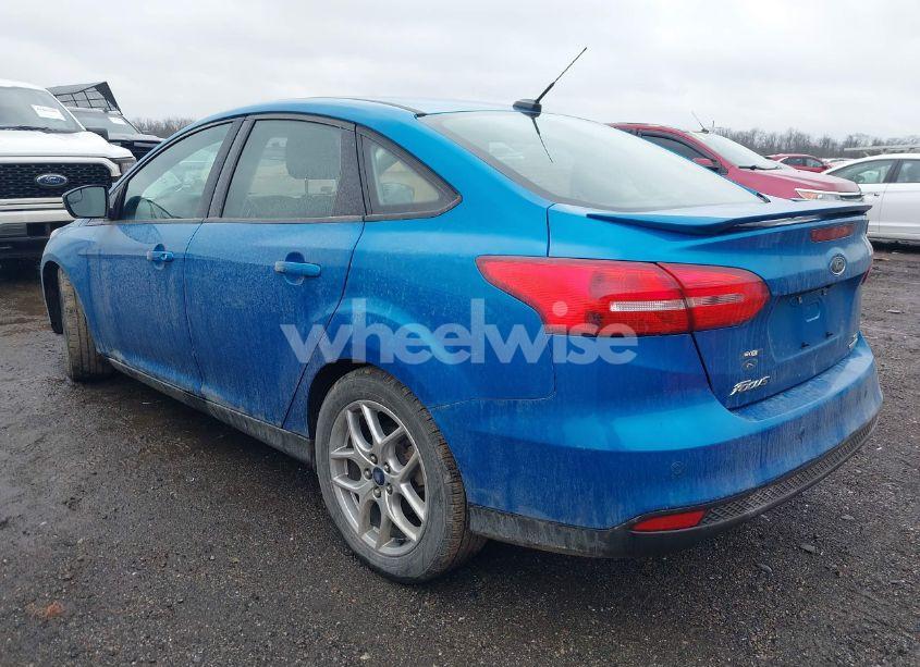 Photo 3 of 2015 Ford Focus SE (VIN 1FADP3F27FL200927)