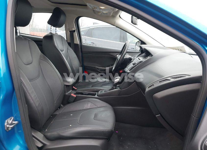 Photo 5 of 2015 Ford Focus SE (VIN 1FADP3F27FL200927)