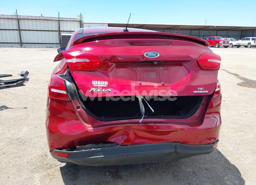 Photo 17 of 2015 Ford Focus SE (VIN 1FADP3F27FL210700)