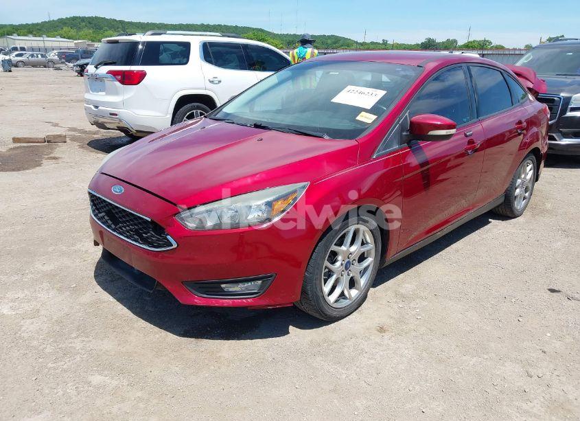 Photo 2 of 2015 Ford Focus SE (VIN 1FADP3F27FL210700)