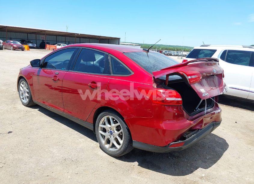 Photo 3 of 2015 Ford Focus SE (VIN 1FADP3F27FL210700)