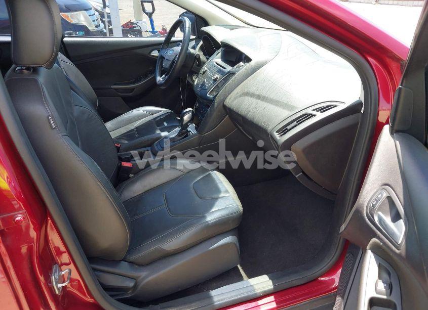 Photo 5 of 2015 Ford Focus SE (VIN 1FADP3F27FL210700)