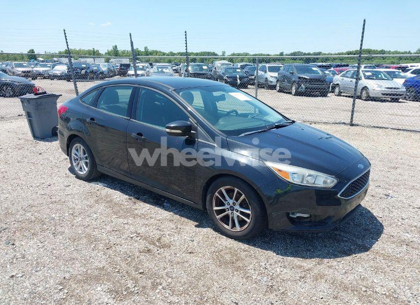 2015 Ford Focus SE (VIN 1FADP3F27FL216870) main photo