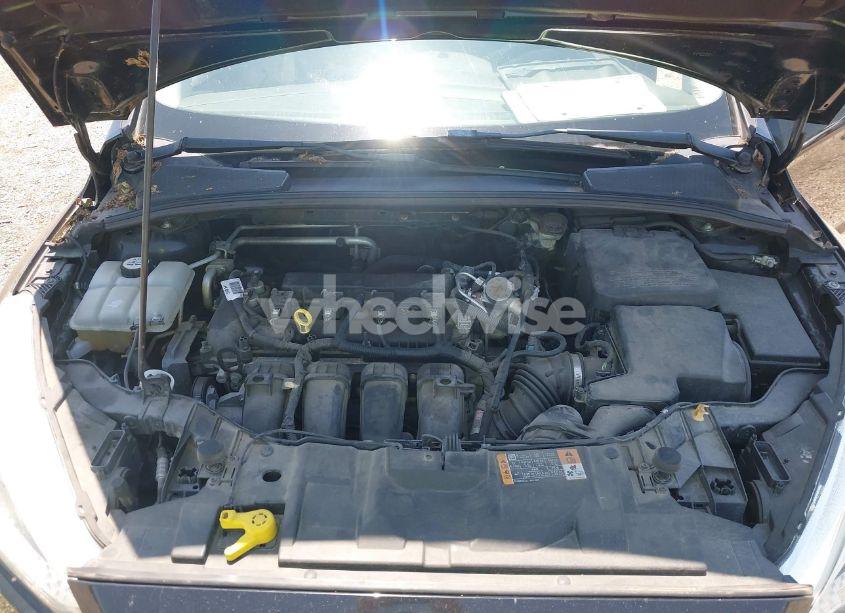 Photo 10 of 2015 Ford Focus SE (VIN 1FADP3F27FL216870)