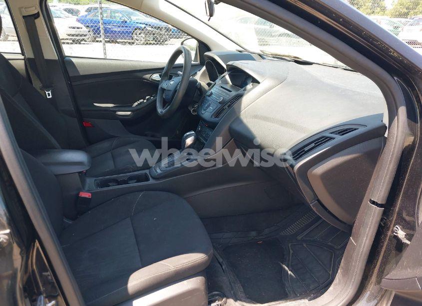 Photo 5 of 2015 Ford Focus SE (VIN 1FADP3F27FL216870)