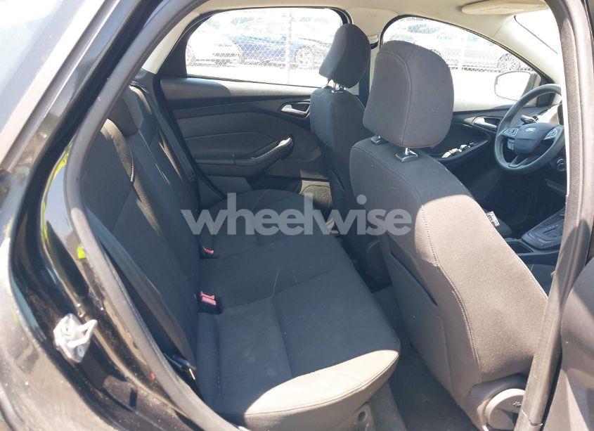 Photo 8 of 2015 Ford Focus SE (VIN 1FADP3F27FL216870)
