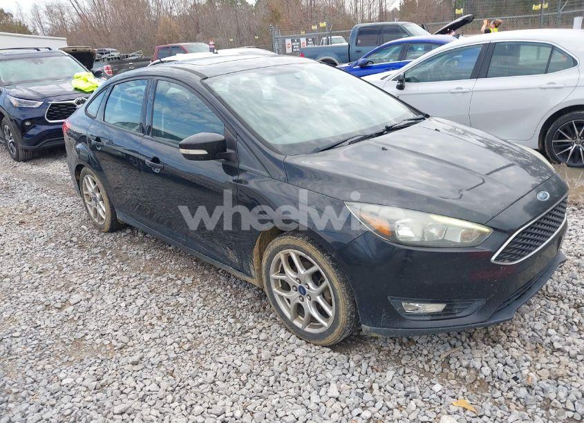 2015 Ford Focus SE (VIN 1FADP3F27FL218683) main photo