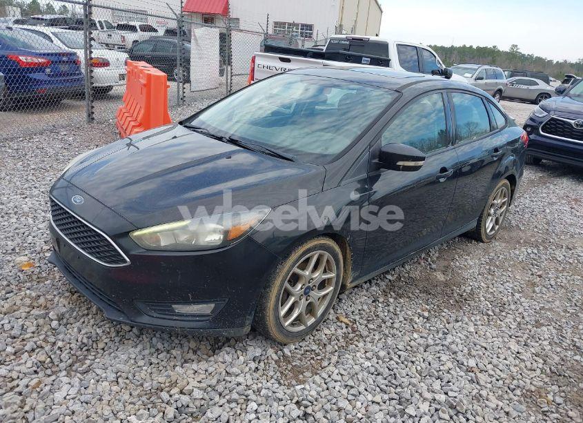 Photo 2 of 2015 Ford Focus SE (VIN 1FADP3F27FL218683)