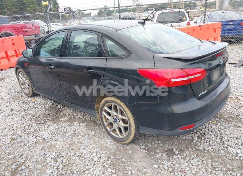 Photo 3 of 2015 Ford Focus SE (VIN 1FADP3F27FL218683)