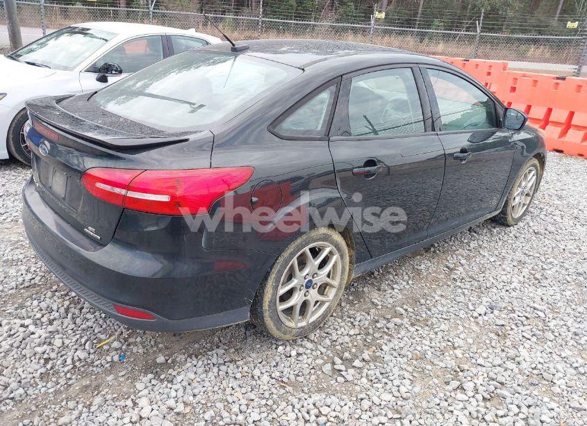 Photo 4 of 2015 Ford Focus SE (VIN 1FADP3F27FL218683)