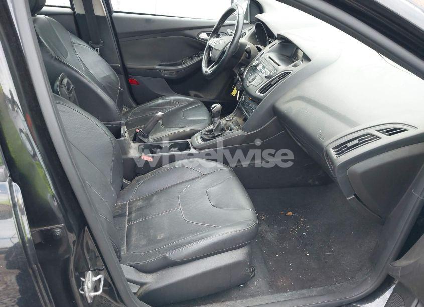 Photo 5 of 2015 Ford Focus SE (VIN 1FADP3F27FL218683)