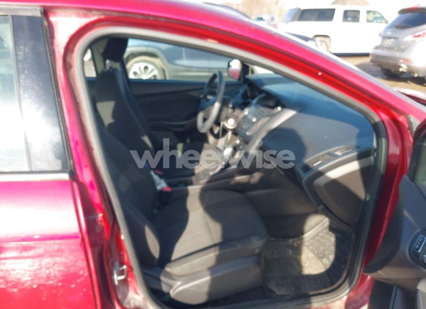 Photo 5 of 2015 Ford Focus SE (VIN 1FADP3F27FL239226)