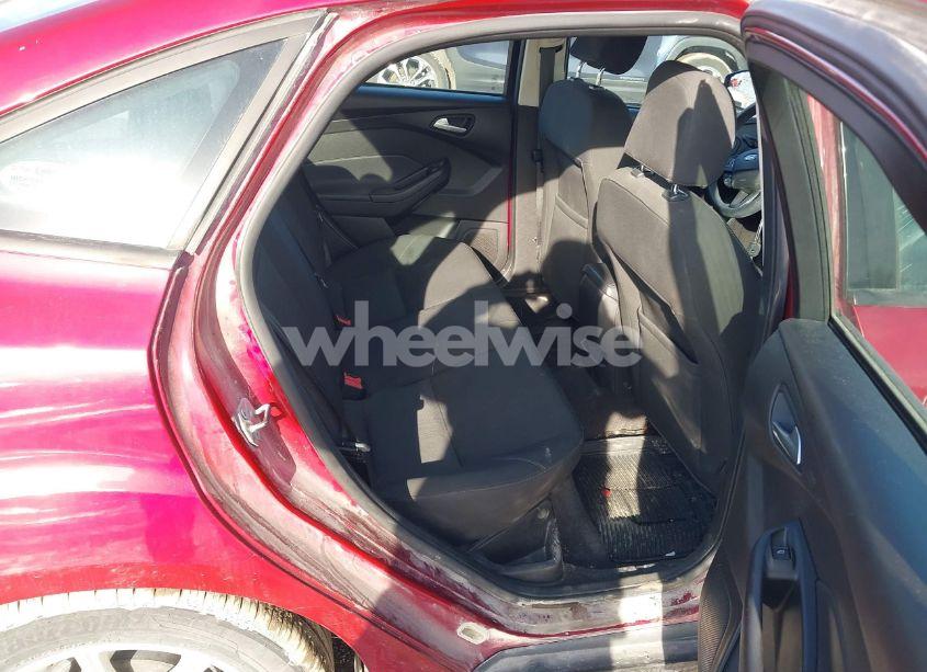 Photo 8 of 2015 Ford Focus SE (VIN 1FADP3F27FL239226)