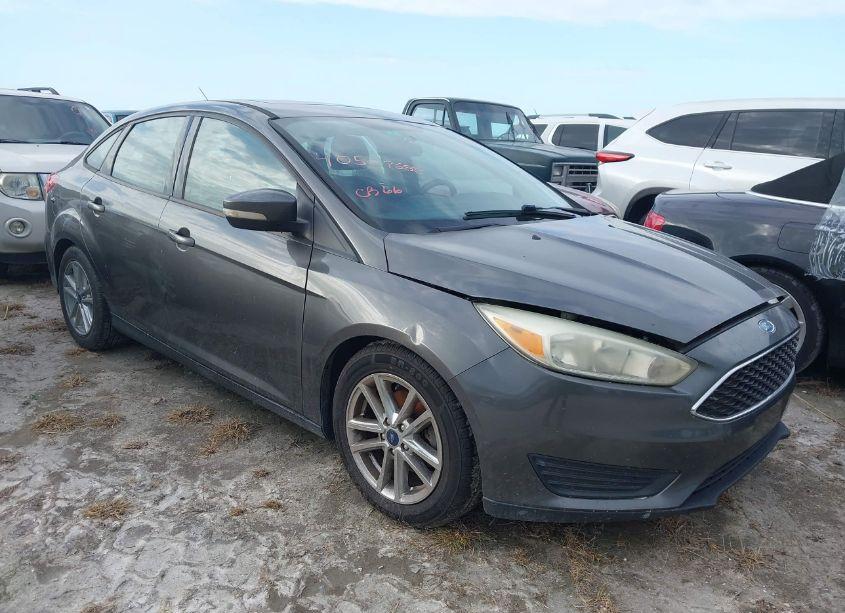 2015 Ford Focus SE (VIN 1FADP3F27FL252820) main photo