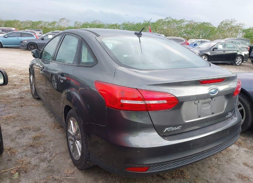 Photo 3 of 2015 Ford Focus SE (VIN 1FADP3F27FL252820)