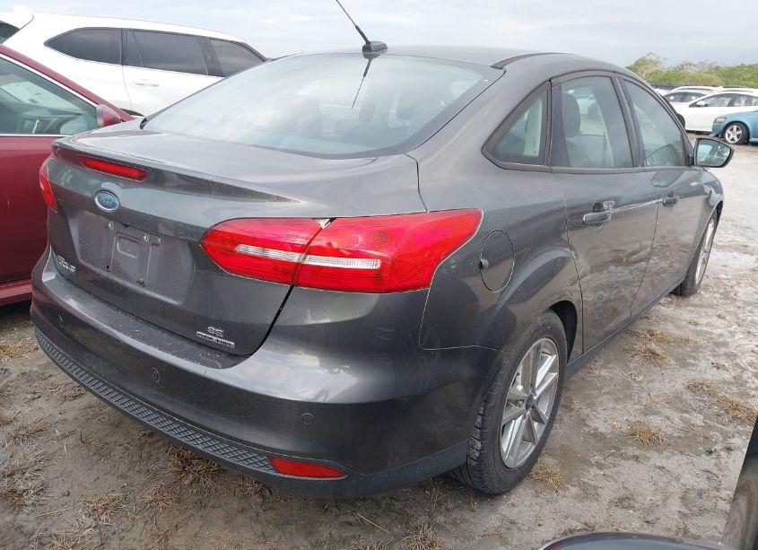 Photo 4 of 2015 Ford Focus SE (VIN 1FADP3F27FL252820)