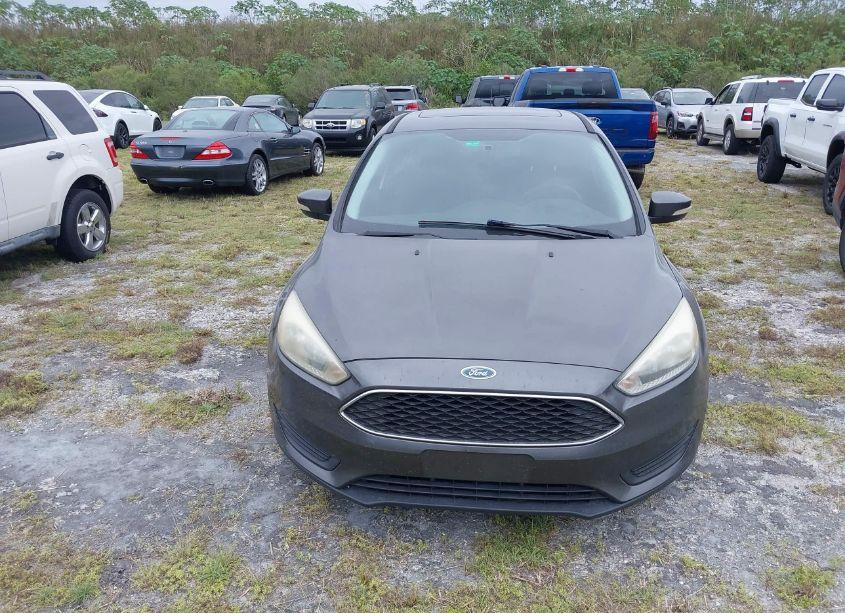 Photo 6 of 2015 Ford Focus SE (VIN 1FADP3F27FL252820)