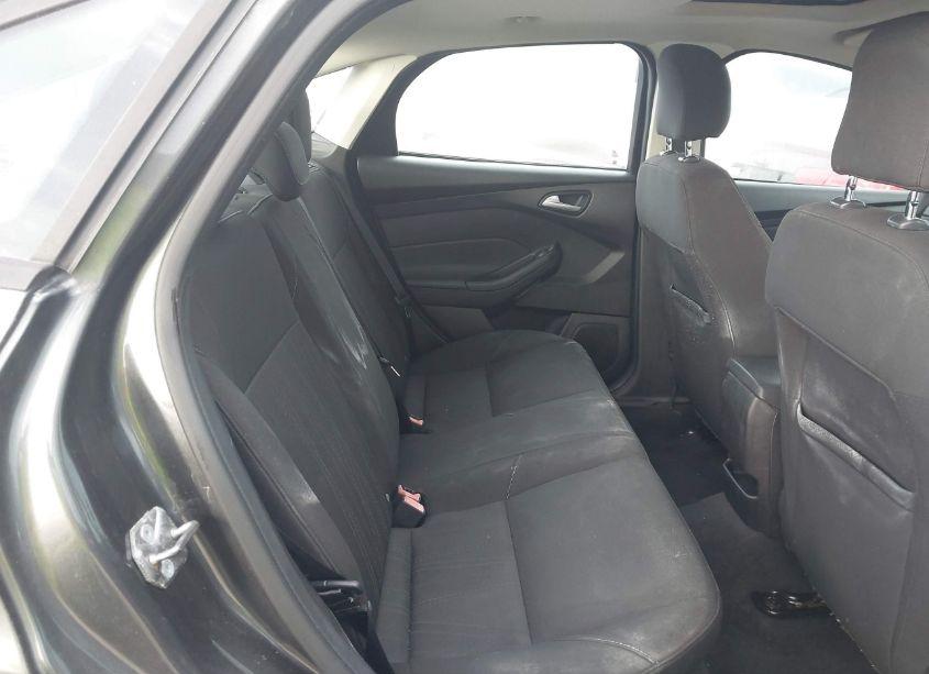 Photo 8 of 2015 Ford Focus SE (VIN 1FADP3F27FL252820)