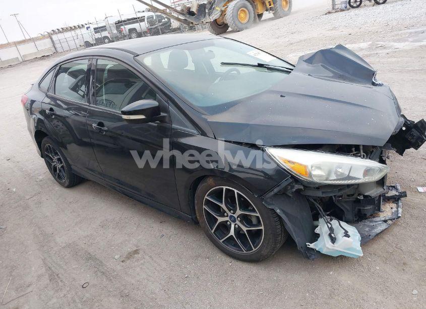 2015 Ford Focus SE (VIN 1FADP3F27FL269617) main photo