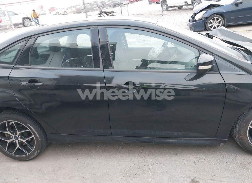 Photo 13 of 2015 Ford Focus SE (VIN 1FADP3F27FL269617)